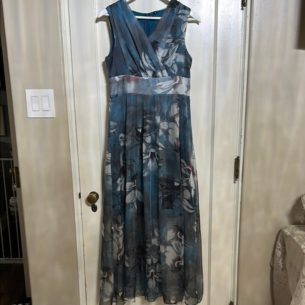 Elegant Blue Floral Sleeveless Dress